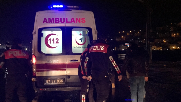 Eşinin gözü önünde otomobil çarptı…