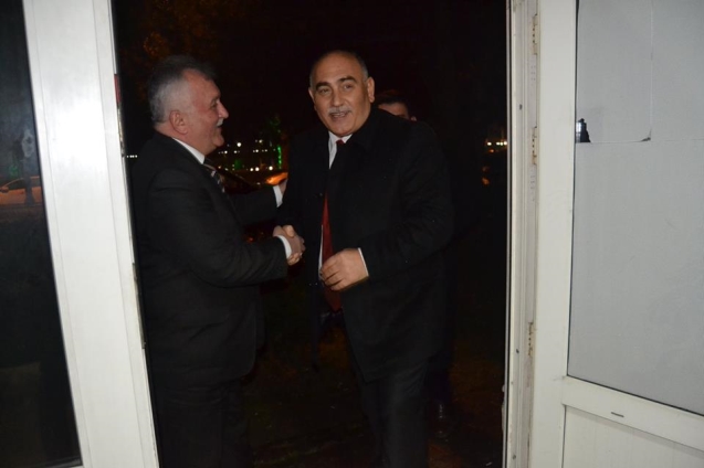 Kapıda karşıladı…