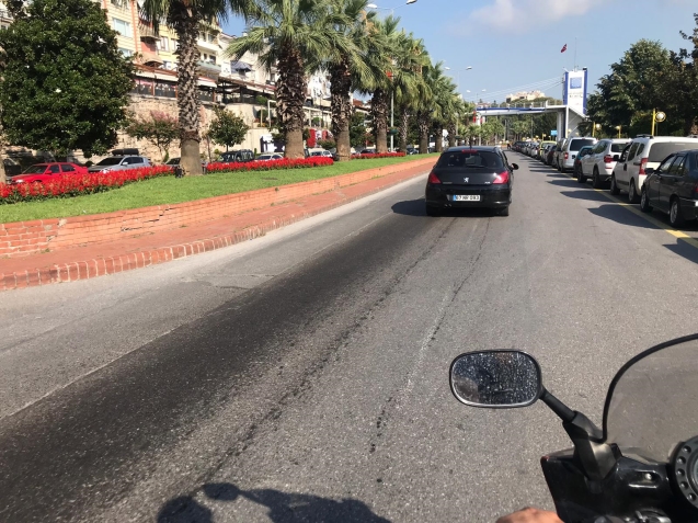 YOLA DÖKÜLEN MAZOT VE BİR KAZA...