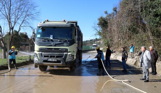 KDZ. EREĞLİ’DE HAFRİYAT KAMYONLARI YIKANMAYA BAŞLADI...