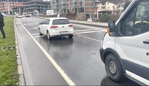 Kamyonet otomobile arkadan çarptı…