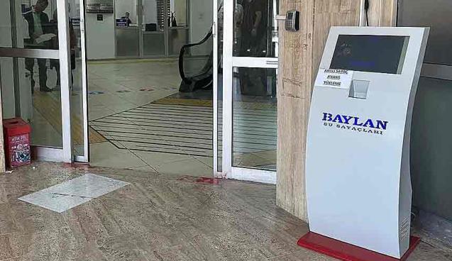 Belediye girişinde avans yükleme noktası oluşturuldu
