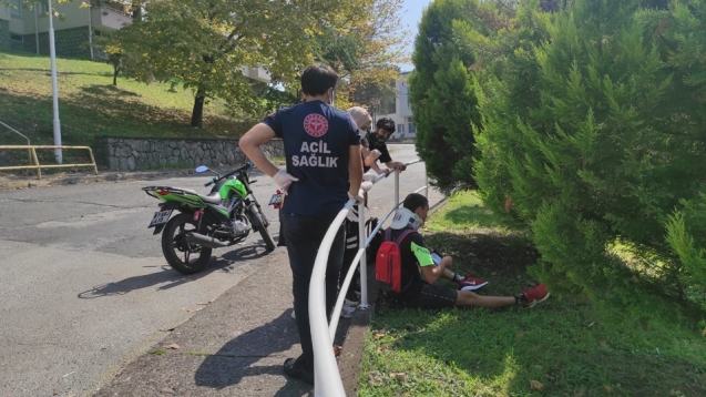 Motosikletten düşerek yaralandı.