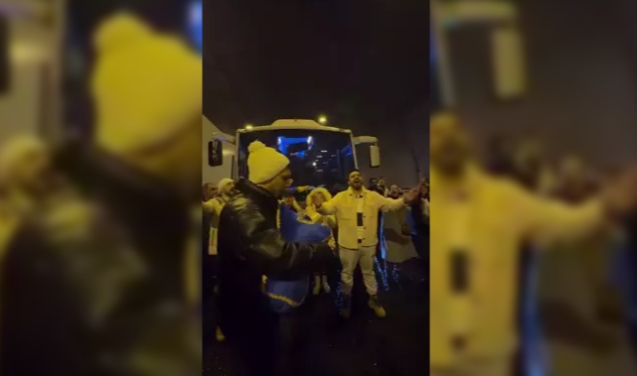 Trafik durdu, horon oynadılar...