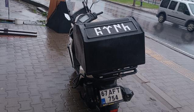 Motosiklet yayaya çarptı... 1 yaralı...