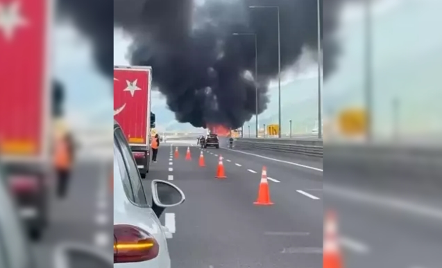 Yolcu otobüsü alev aldı... 33 kişi tahliye edildi...