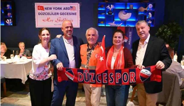 Katıldığı gecede Şemsi Durdu’ya Amerika’da plaket verildi…