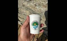 Plaja giriş ücretsiz…Bardak fiyatı ise…