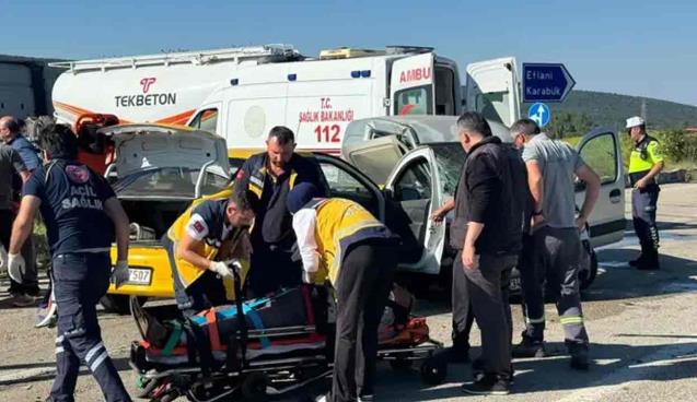 Kamyonetle otomobil çarpıştı…Yaralılar var…