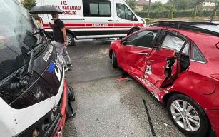 Yolcu midibüsü ile otomobil çarpıştı: 5 yaralı