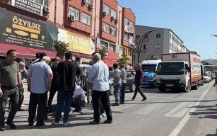 Yolun karşısına geçecekti otomobil çarptı…