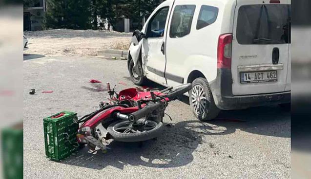 Kamyonet ile motosiklet çarpıştı…Sürücü ağır yaralandı…