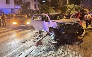 Otomobil polis aracıyla çarpıştı: 2 polis yaralı