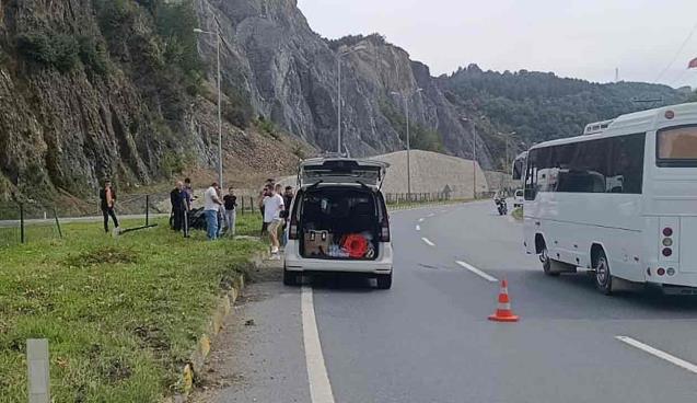 Yoldan çıktı… Motosikleti ile refüje uçtu…