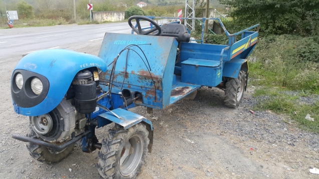 OTOMOBİL, PATPATLA ÇARPIŞTI...