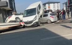 Feci kaza …Otomobil ve minibüs çarpıştı…