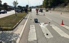 Yaya geçidinde kaza …Otomobil  elektrikli bisiklete çarptı…