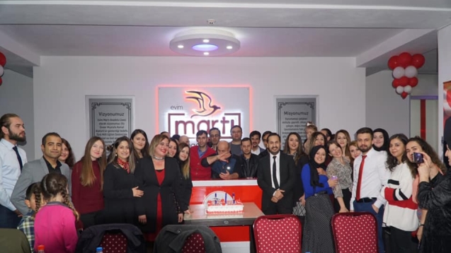 EVİM MARTI'DAN, ÖĞRETMENLERİNE JEST...