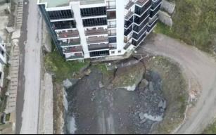 İnşaat alanında toprak kayması... Tahliye edildiler...