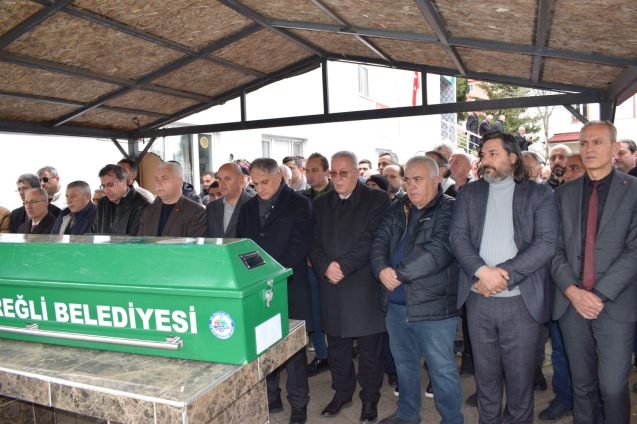 Önemli bir insanı kaybetmenin üzüntüsünü yaşıyoruz...