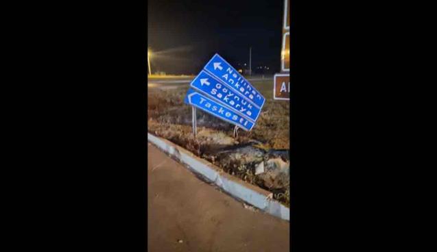 Sen misin o tabelaya çarpıp kaçan!…