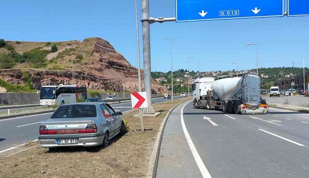 Otomobili sürükledi… Refüje çıktı…