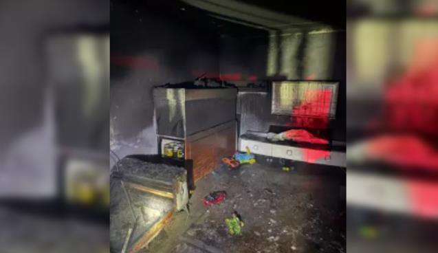 2 katlı evde yangın... Ekiplerin müdahalesiyle...