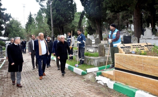 Başkan Posbıyık mezarlıklardaki onarımları inceledi