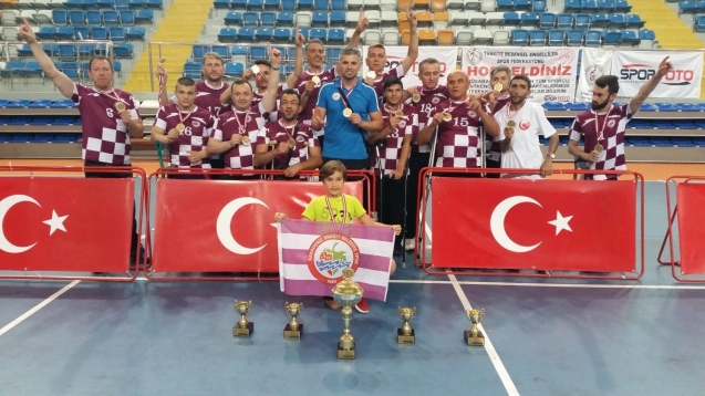 Bu takım kupalara doymuyor!..