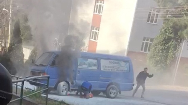 KAMYONET ANİDEN ALEV ALDI...