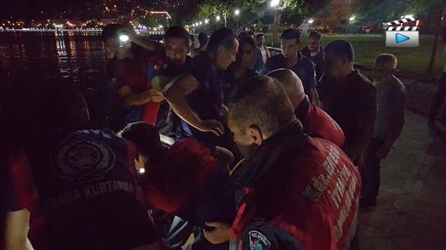 DENİZE DÜŞTÜ BAKIN NEYE SARILDI?