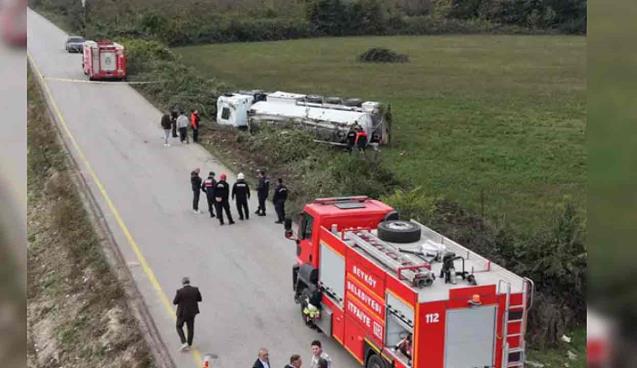 Akaryakıt yüklü tanker devrildi, OSB yolu trafiğe kapatıldı…