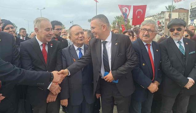 Kısa sohbette sıcak tavırları ile dikkat çekti