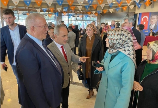 Aday adaylığı yapan isimler temayül yoklamasında yarıştı..