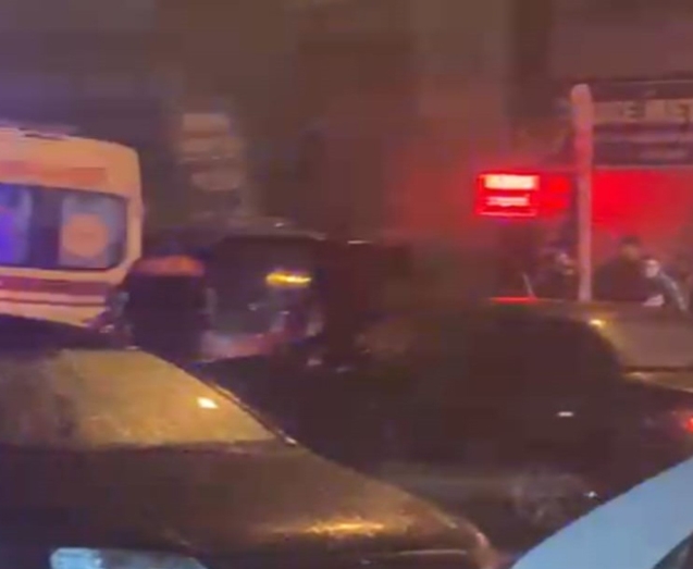 Sinir krizi geçirerek kendini bıçakladı...