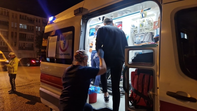 İki motosiklet çarpıştı.... 1 kişi yaralandı...