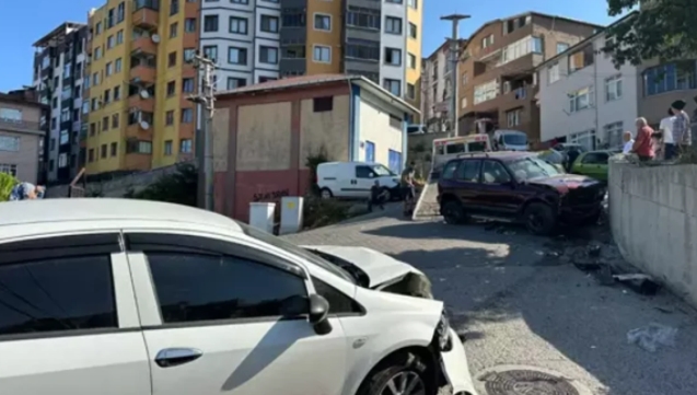 Freni boşalıp araçlara çarptı... 4 yaralı...