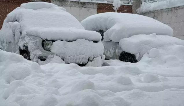 Kar kalınlığı 60 santimetreye ulaştı...