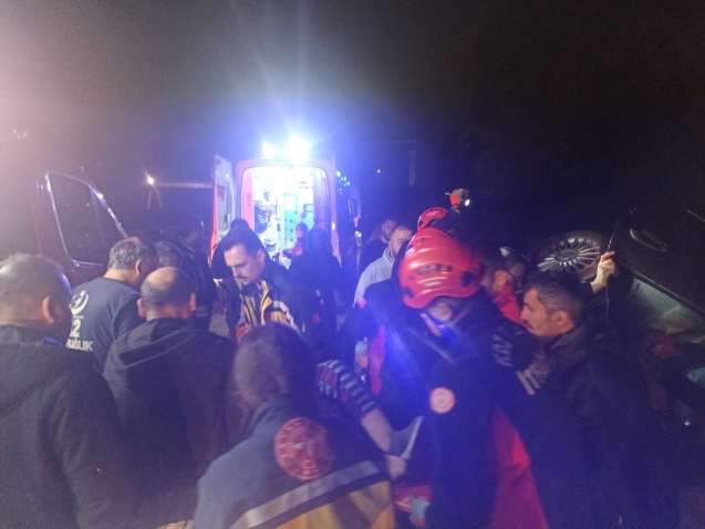 Uyuya kaldı, yoldan çıkarak su kanalına düştü.