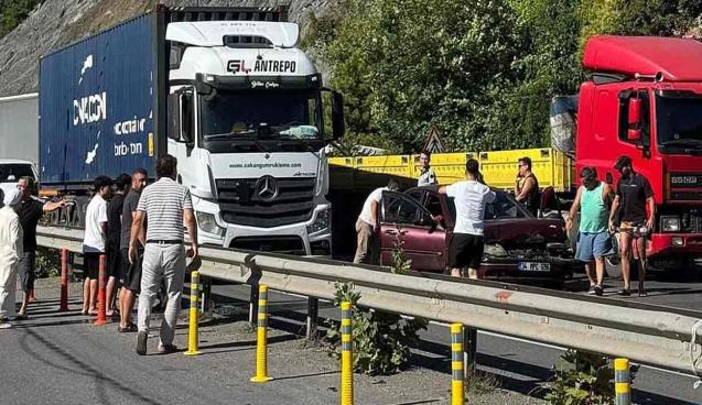 Takip mesafesini kaybetti… Arkadan çarptı…
