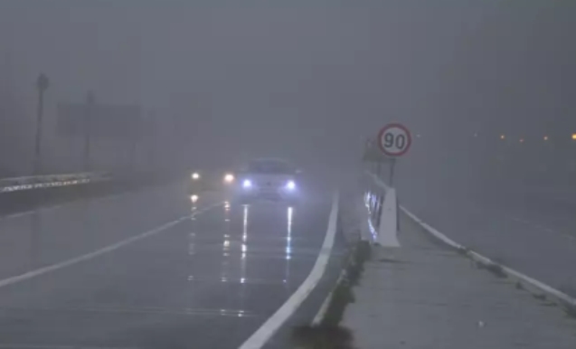 Sağanak ve sis, görüş mesafesini düşürdü...