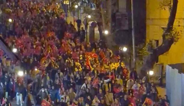 Binlerce vatandaş Cumhuriyet yürüyüşünde…