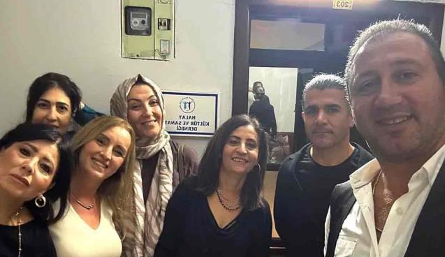 Çiğ köfte ve karaoke gecesinde gönüllerince eğlendiler....