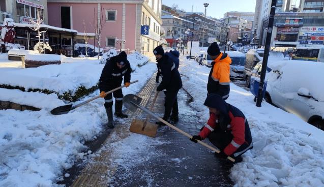 Karla mücadele mesaisi devam ediyor...