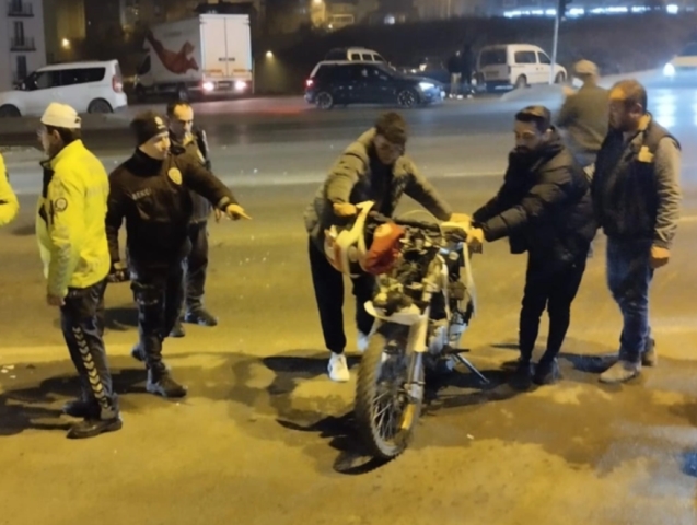 Ticari araç ile motosiklet çarpıştı... 1 kişi yaralandı