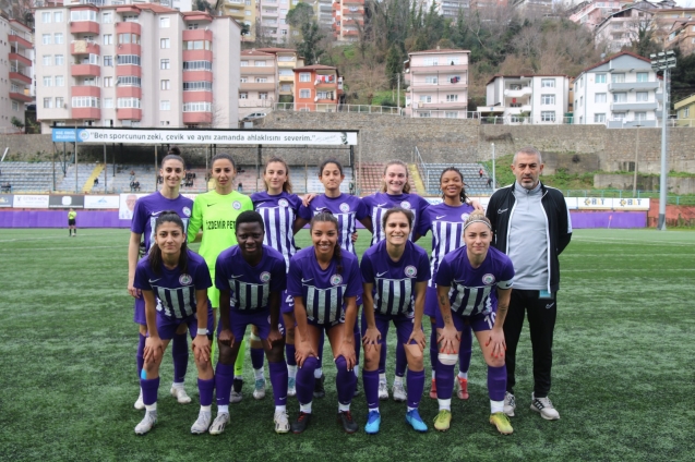 ALTIN KIZLAR DEPLASMANDAN GALİBİYETLE DÖNÜYOR