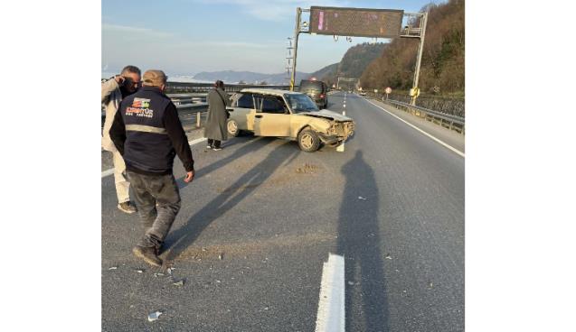 Bariyere çarparak durabildi… Yaralılar var…