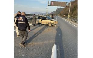 Bariyere çarparak durabildi… Yaralılar var…