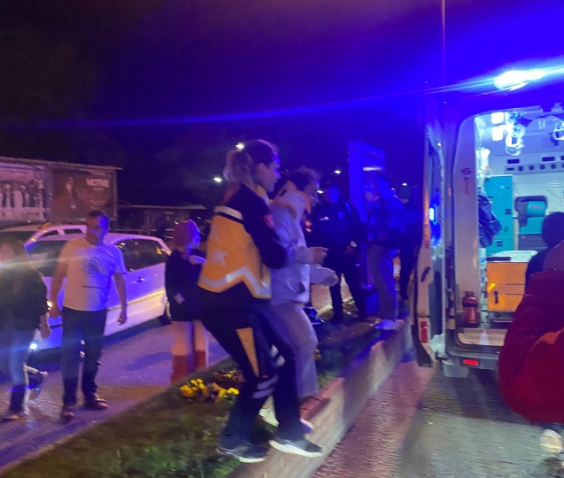 Otomobil ile motosiklet çarpıştı..1 yaralı...