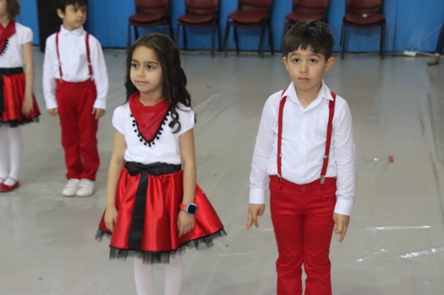 Öğrenciler ayakta alkışlandı…
